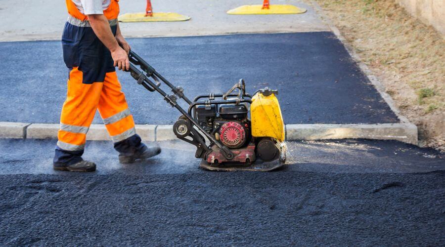 Professional gutter cleaning in Dudley, MO